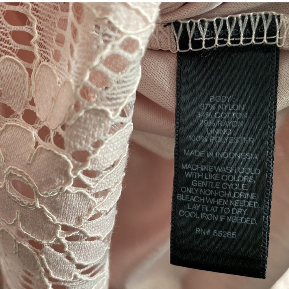 Express Lace Dress in light pink - Picture 6 of 7